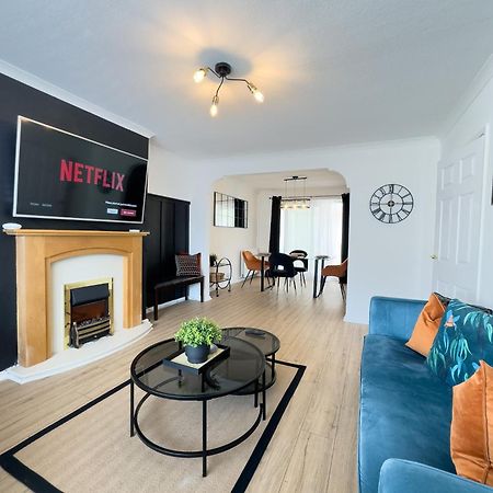 Rnm - Business Professionals Ready, Cost Effective For Large Stays! 3 Bedroom Lounge, Private Access & Entire Place, Kitchen & Washroom With Amenities, Smart Tv, Easy Access, Fast Wifi, Large Driveway, Great Transport Links, Near Worcester Hospital A Dış mekan fotoğraf