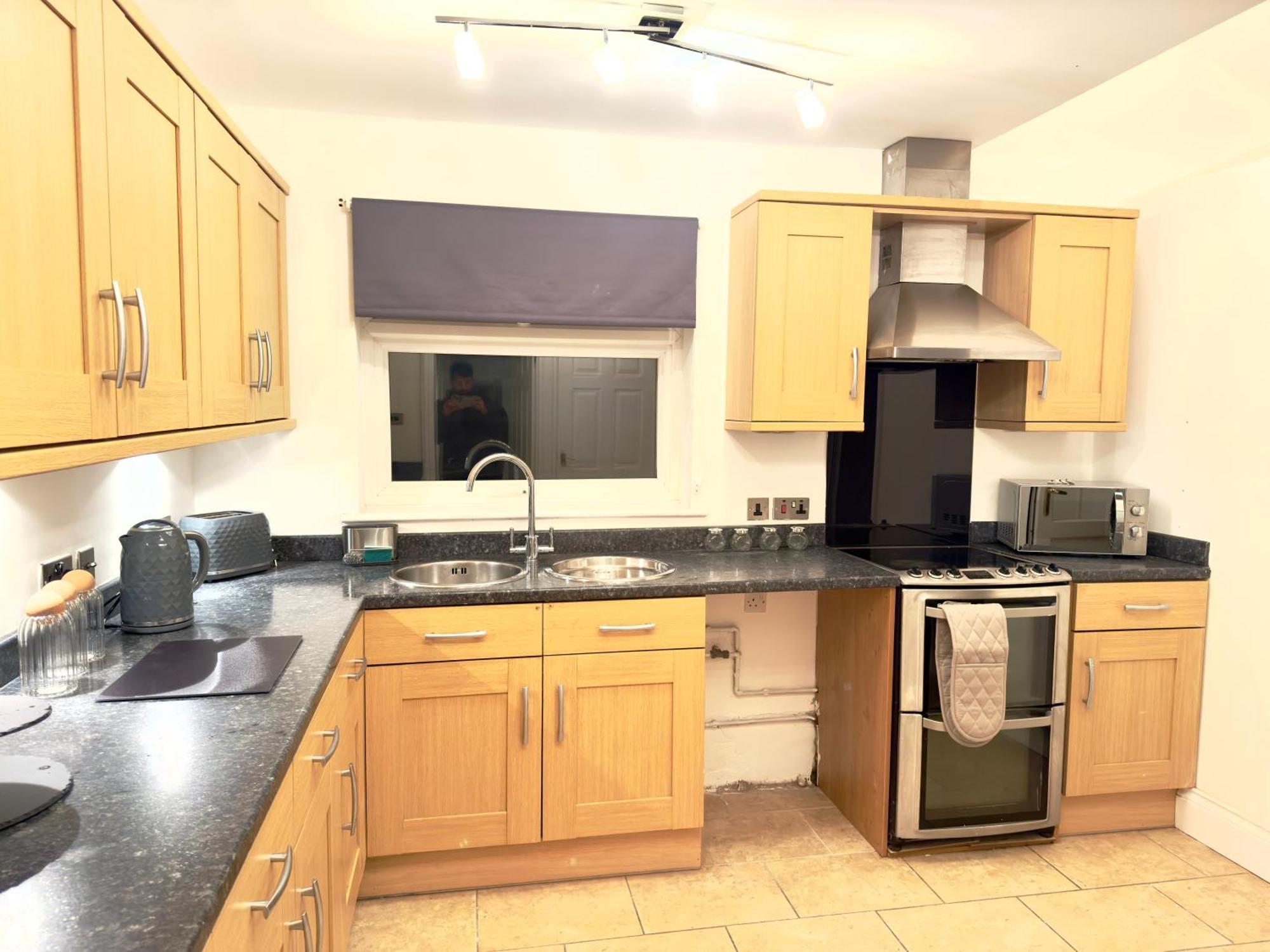 Rnm - Business Professionals Ready, Cost Effective For Large Stays! 3 Bedroom Lounge, Private Access & Entire Place, Kitchen & Washroom With Amenities, Smart Tv, Easy Access, Fast Wifi, Large Driveway, Great Transport Links, Near Worcester Hospital A Dış mekan fotoğraf
