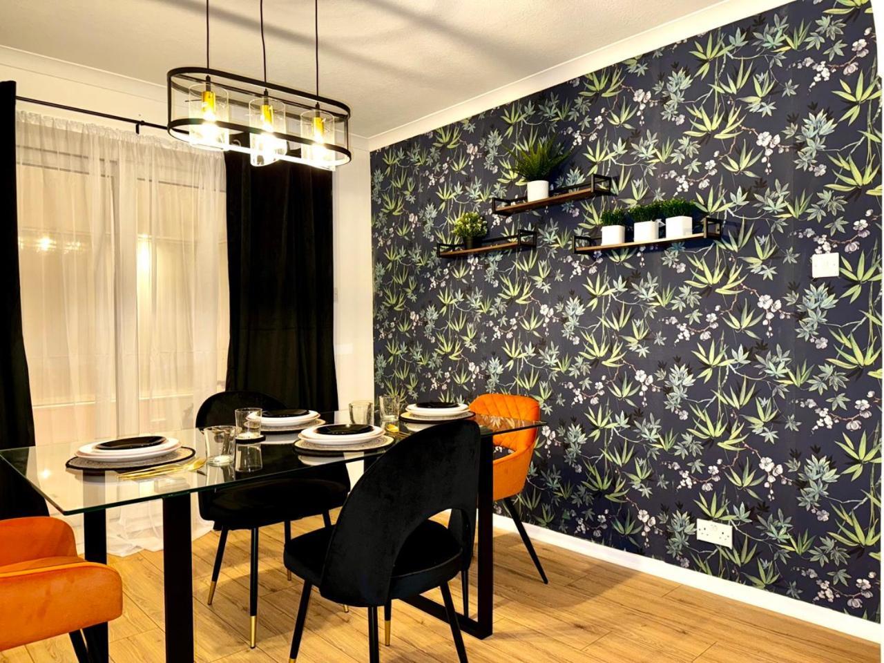 Rnm - Business Professionals Ready, Cost Effective For Large Stays! 3 Bedroom Lounge, Private Access & Entire Place, Kitchen & Washroom With Amenities, Smart Tv, Easy Access, Fast Wifi, Large Driveway, Great Transport Links, Near Worcester Hospital A Dış mekan fotoğraf