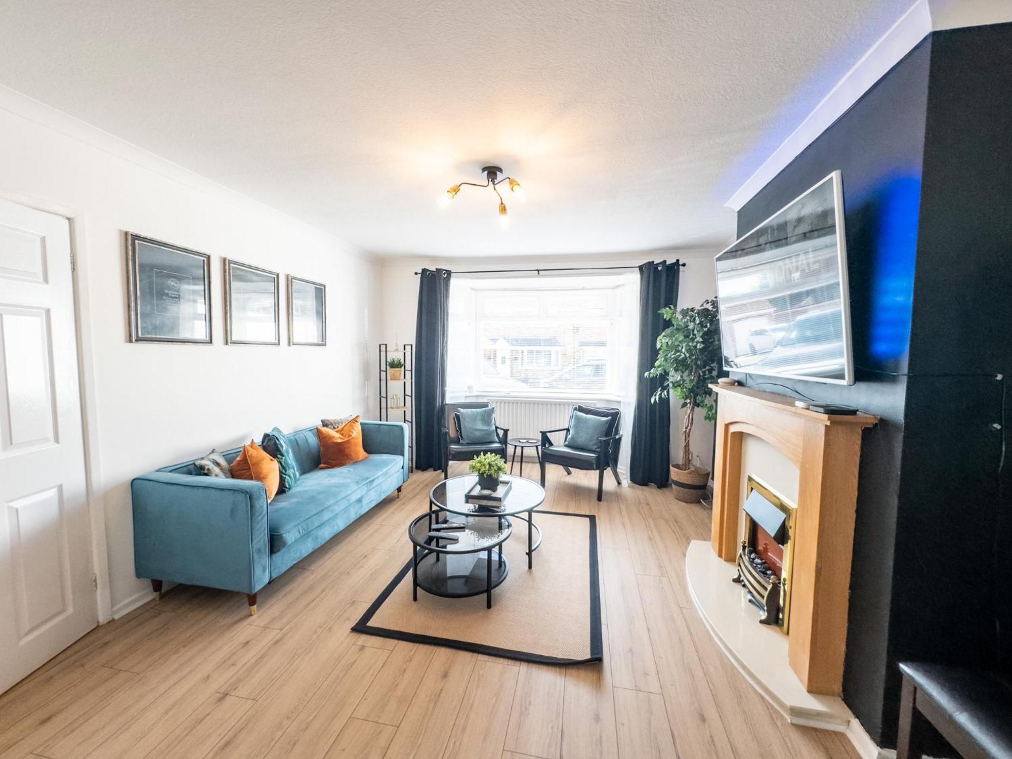 Rnm - Business Professionals Ready, Cost Effective For Large Stays! 3 Bedroom Lounge, Private Access & Entire Place, Kitchen & Washroom With Amenities, Smart Tv, Easy Access, Fast Wifi, Large Driveway, Great Transport Links, Near Worcester Hospital A Dış mekan fotoğraf