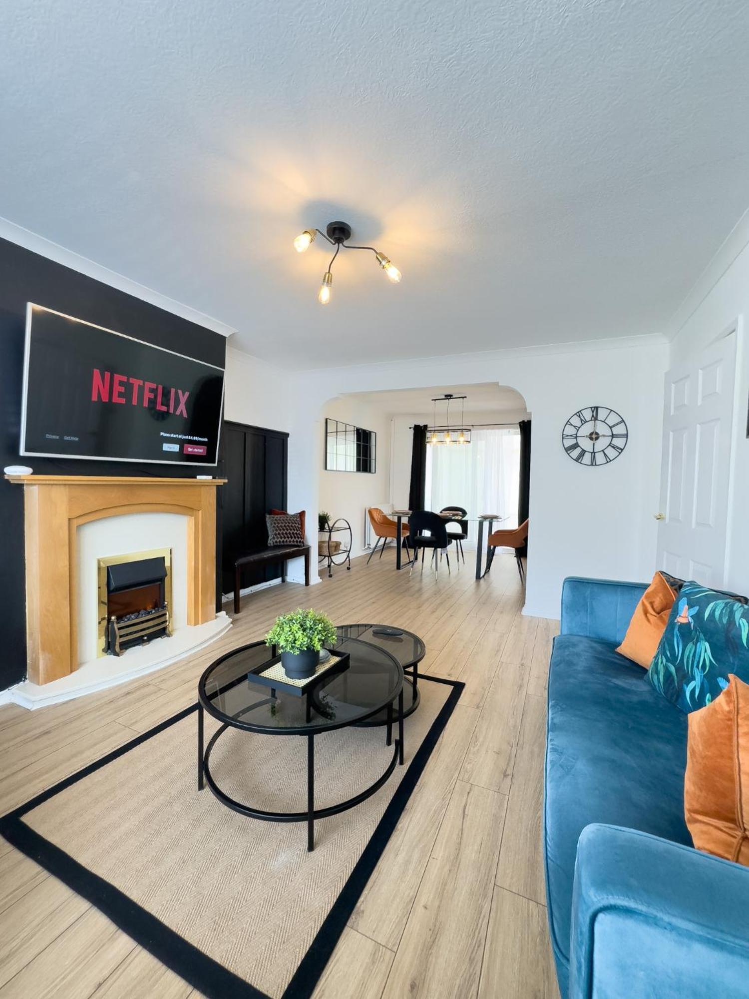 Rnm - Business Professionals Ready, Cost Effective For Large Stays! 3 Bedroom Lounge, Private Access & Entire Place, Kitchen & Washroom With Amenities, Smart Tv, Easy Access, Fast Wifi, Large Driveway, Great Transport Links, Near Worcester Hospital A Dış mekan fotoğraf