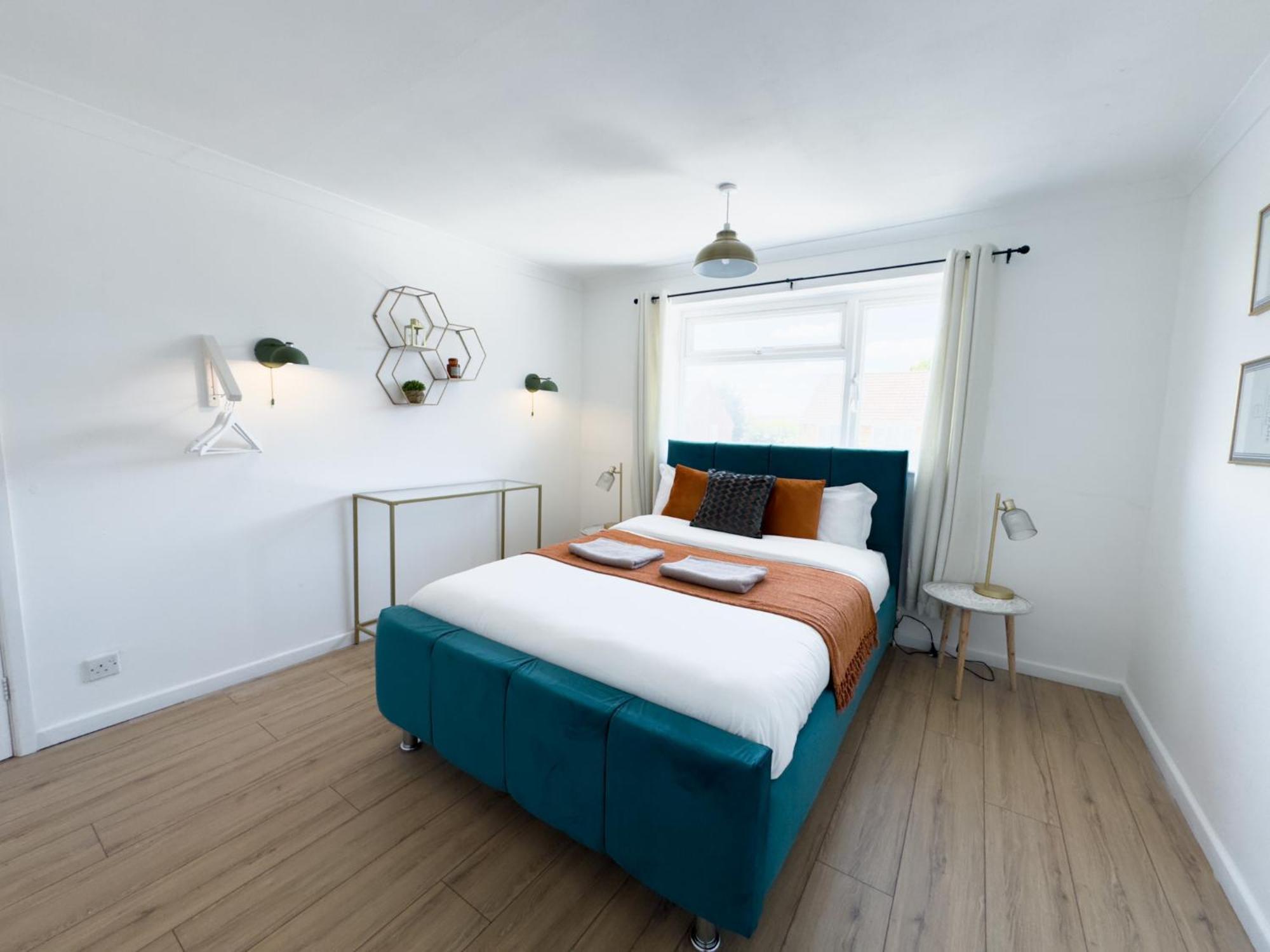 Rnm - Business Professionals Ready, Cost Effective For Large Stays! 3 Bedroom Lounge, Private Access & Entire Place, Kitchen & Washroom With Amenities, Smart Tv, Easy Access, Fast Wifi, Large Driveway, Great Transport Links, Near Worcester Hospital A Dış mekan fotoğraf