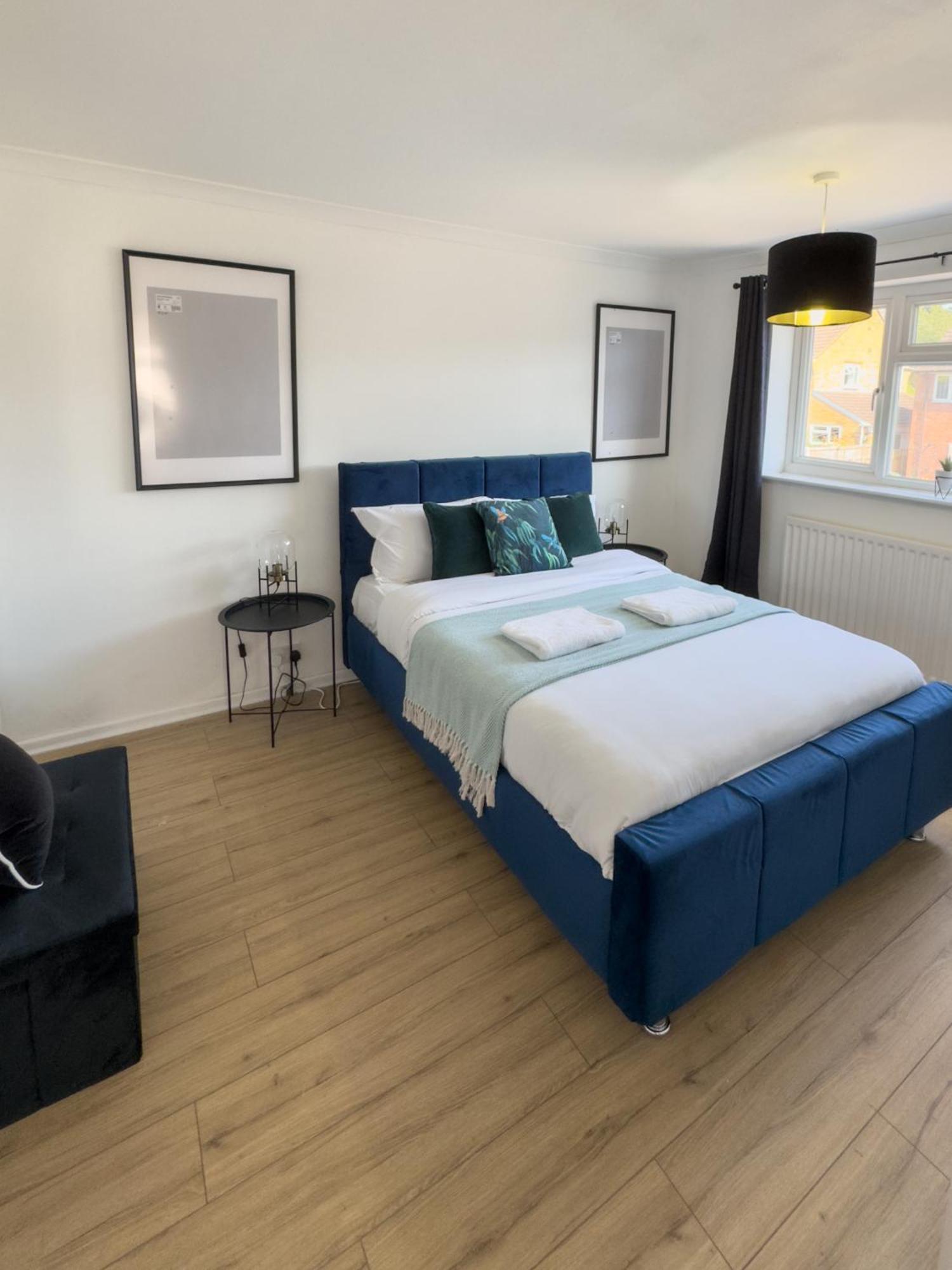 Rnm - Business Professionals Ready, Cost Effective For Large Stays! 3 Bedroom Lounge, Private Access & Entire Place, Kitchen & Washroom With Amenities, Smart Tv, Easy Access, Fast Wifi, Large Driveway, Great Transport Links, Near Worcester Hospital A Dış mekan fotoğraf